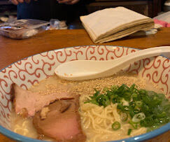 焼き鳥屋が作る鶏白湯ラーメンです